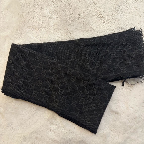 GUCCI BLACK SCARF - Picture 2 of 7